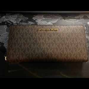 Michael Kors wallet SOLD SOLD SOLD